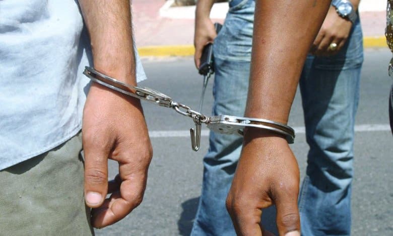 القنيطرة … توقيف شخصين للاشتباه في تورطهما في الضرب والجرح باستعمال السلاح الأبيض والسرقة