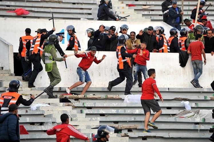 وجدة … توقيف 12 شخص يشتبه في تورطهم في تبادل العنف المرتبط بالشغب الرياضي
