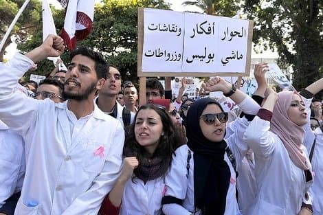 المغرب … احتجاجات طلاب كليات الطب والصيدلة للدفاع عن مطالبهم