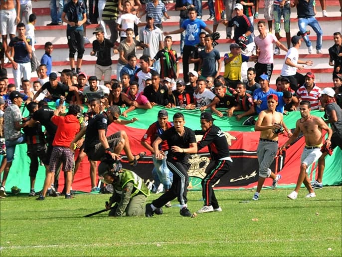 الدار البيضاء ... توقيف 13 شخصا  يشتبه في تورطهم في تبادل العنف المرتبط بالشغب الرياضي وحيازة السلاح الأبيض