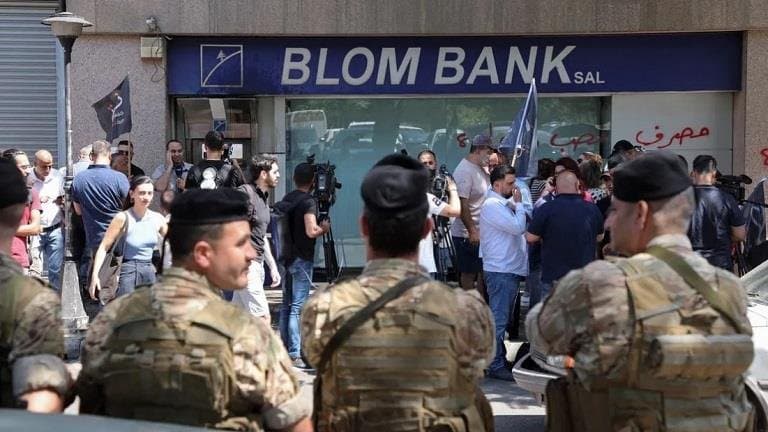 لبنان ... عمليات اقتحام البنوك اللبنانية ترتفع بسبب الأزمة
