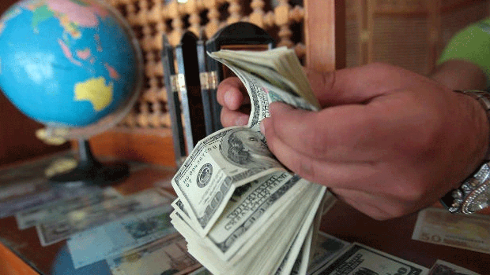 إقتصاد … ارتفاع الدولار إلى أعلى مستوياته خلال 20 عاما