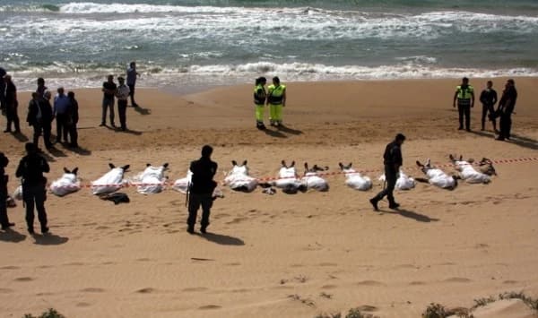 سواحل ليبيا… وفاة 12 شخصا غرقا بمركب هجرة يحمل مصريين