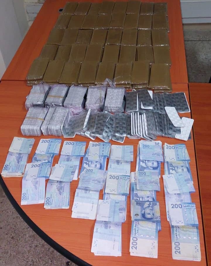 توقيف ثمانية أشخاص وذلك لتورطهم في قضية تتعلق بحيازة وترويج المخدرات