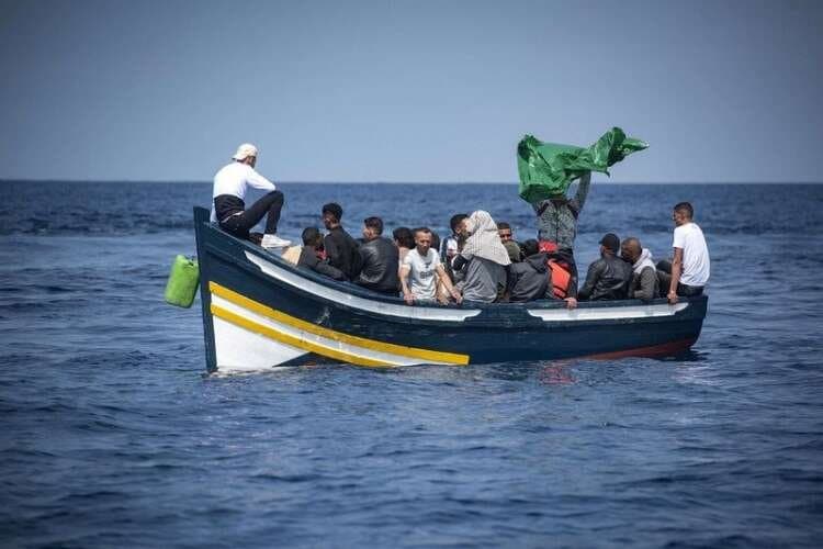 بحر طماريس ... إحباط محاولة للهجرة السرية بقارب خشبي