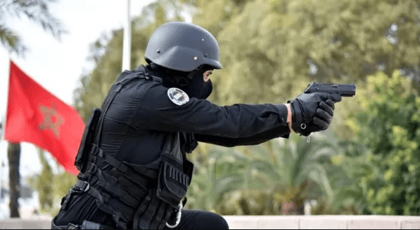 مقدم شرطة … يشهر سلاحه الوظيفي بشكل احترازي بمدينة أسفي