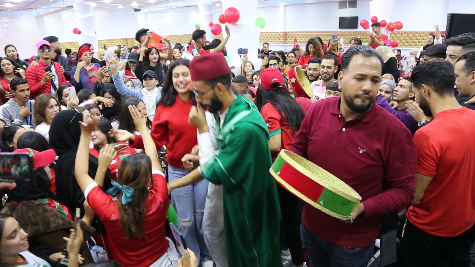مراكشيون: يعبرون عن فرحهم بعد التعادل أمام كرواتيا (صور)