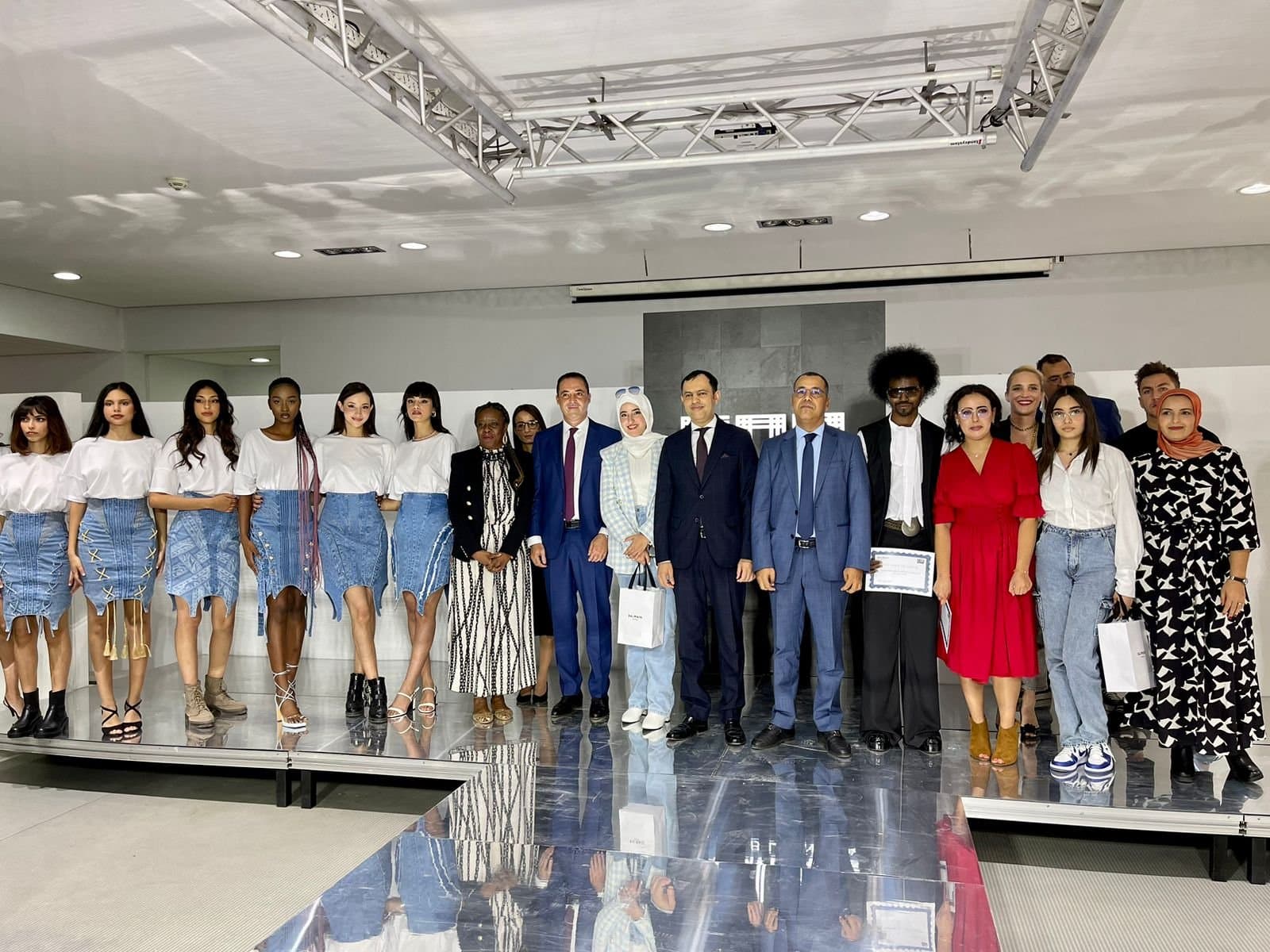 وزير الإدماج الاقتصادي والمقاولة الصغرى والتشغيل والكفاءات السيد يونس السكوري يترأس حفل توزيع الجوائز لطلاب مدرسة « كازا مودا أكاديمي