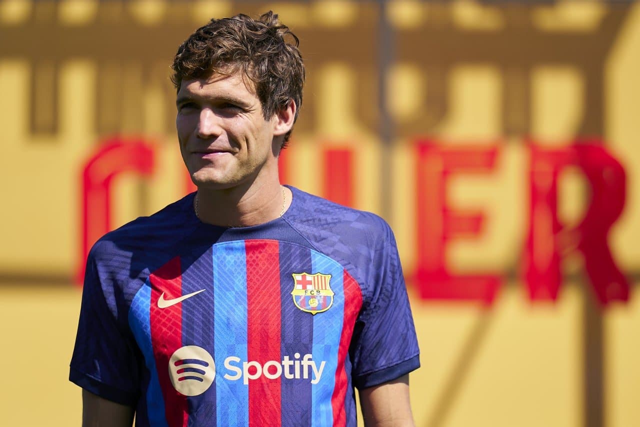 برشلونة يمدد عقد ماركوس ألونسو إلى غاية 2024