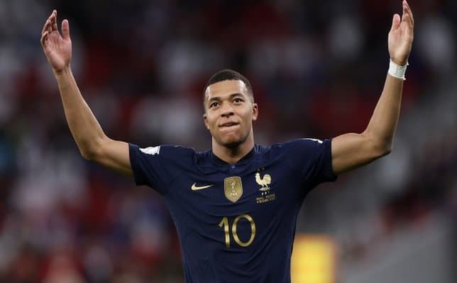 مبابي يدافع عن زيدان ضد تصريحات رئيس الاتحاد الفرنسي