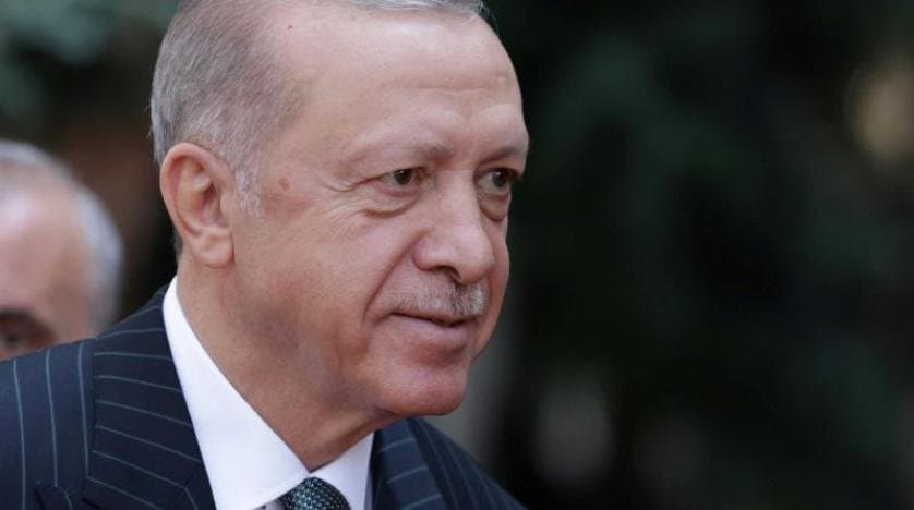 تركيا … أردوغان يعتذر عن تأخر وصول الإغاثة