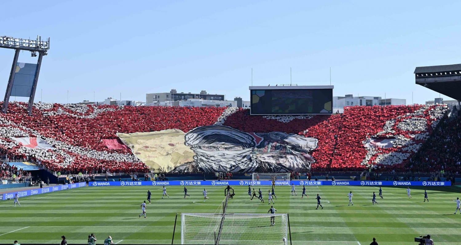 جماهير الوداد تبدع من جديد بلوحة فنية أمام الهلال بربع نهائي كأس العالم للأندية المغرب 2022 (صور)