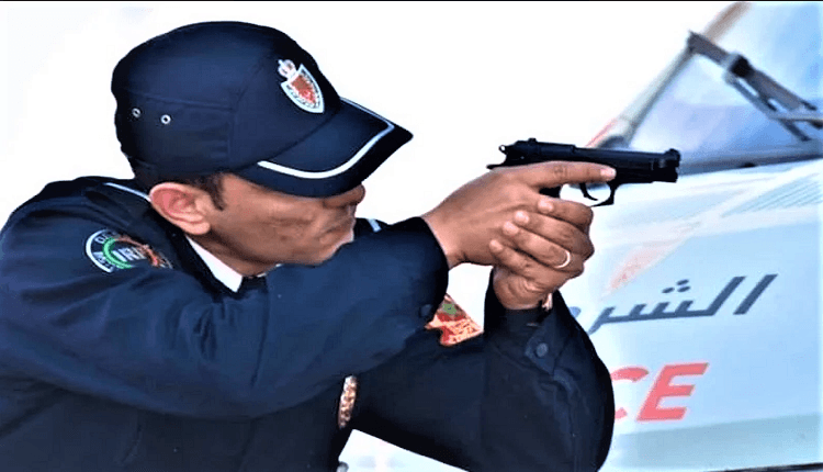 مقدم شرطة بزايو يضطر لاستخدام سلاحه الوظيفي لتحييد الخطر الصادر عن شخص “مْشرمل” رفض الإمثتال وواجه البوليس بإسعمال السيف