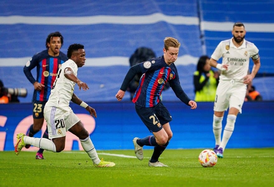 الريال يعلن التضرر من رشاوى برشلونة