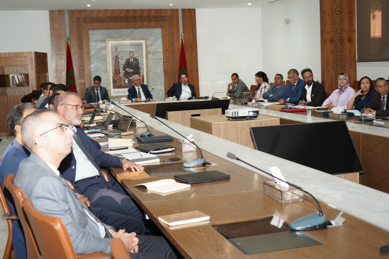 بالصور : والي جهة مراكش آسفي يترأس اجتماعا خاصا بتتبع دراسات المشاريع المهيكلة للقطب الفلاحي بسيدي بوعثمان