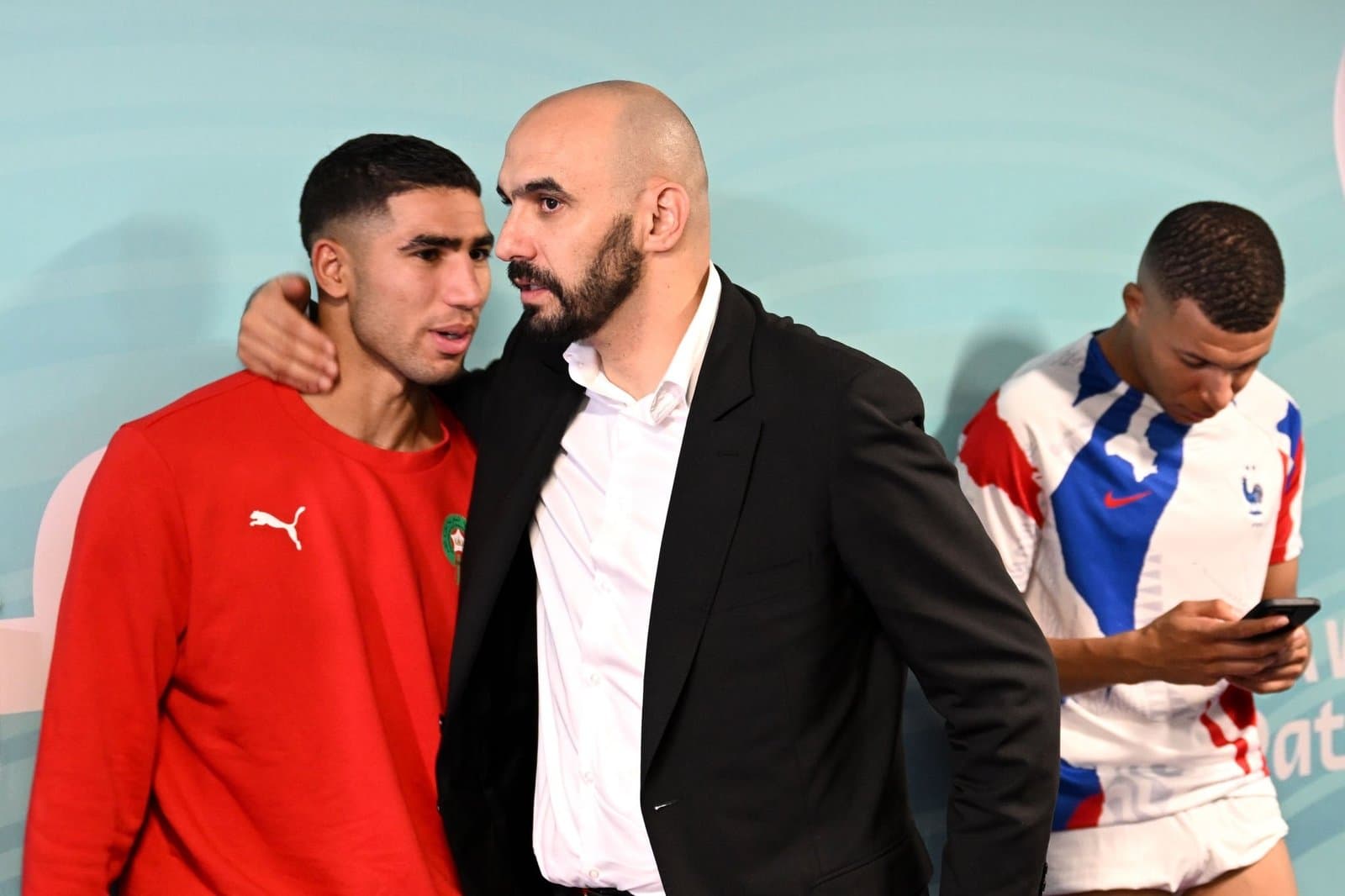 وليد الركراكي يعبر عن مساندته لأشرف حكيمي بعد تهمة الاغتصاب