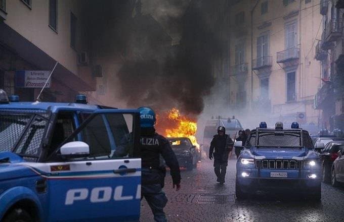 دوري الأبطال: الشرطة توقف 8 مشجعين بعد أعمال الشغب في نابولي