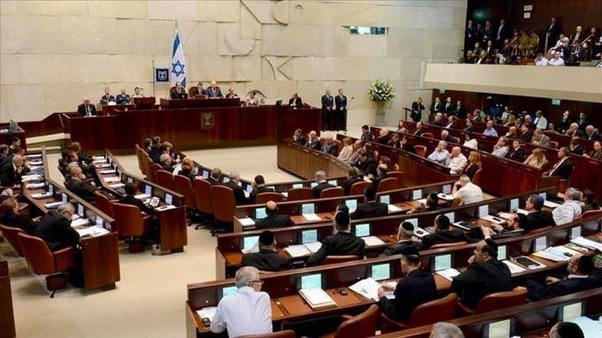 الكنيست يقر قانونا يمنع إقالة رئيس الوزراء