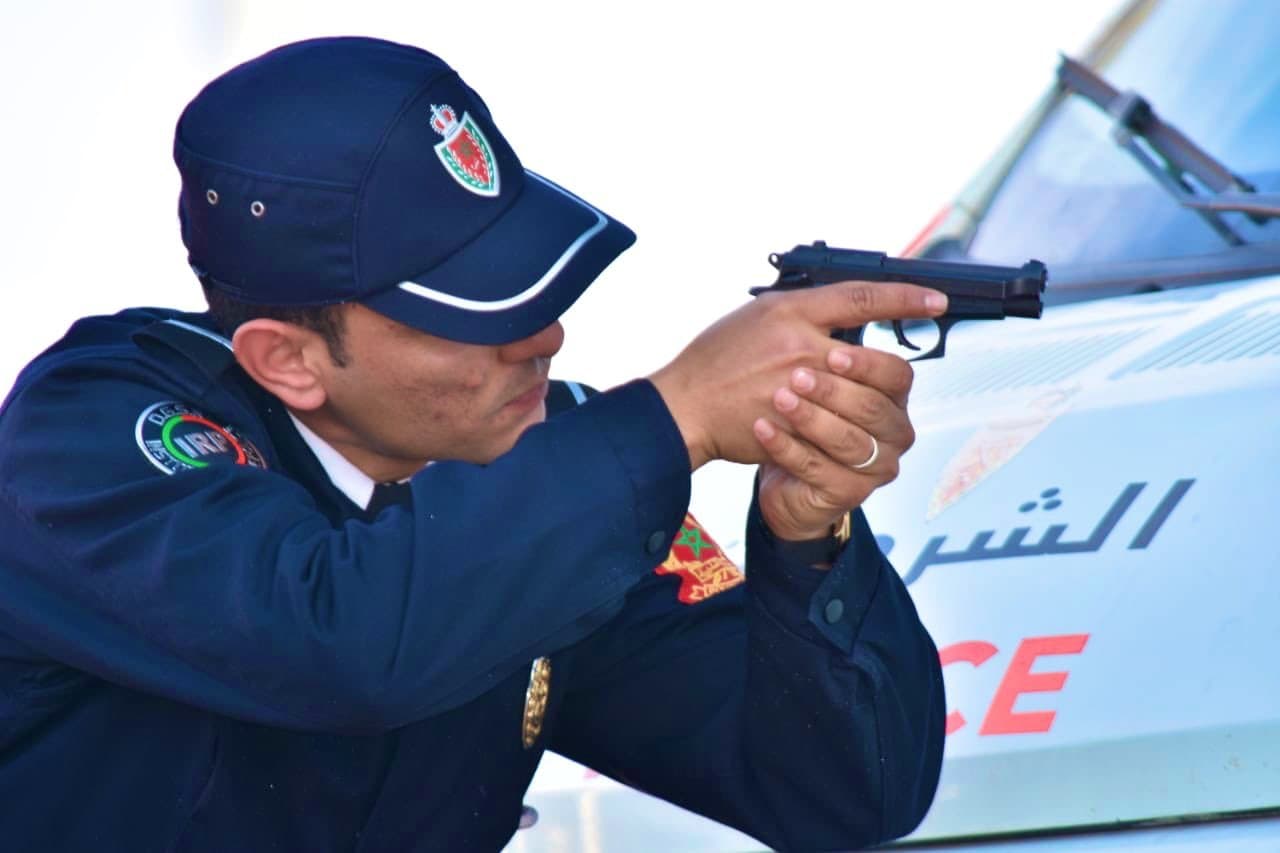 اضطر مقدم شرطة لاستعمال سلاحه الوظيفي لتوقيف “مسلح” أحدث فوضى بفاس