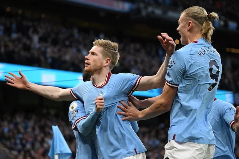 مانشستر سيتي يحتفظ بلقب الدوري الإنجليزي