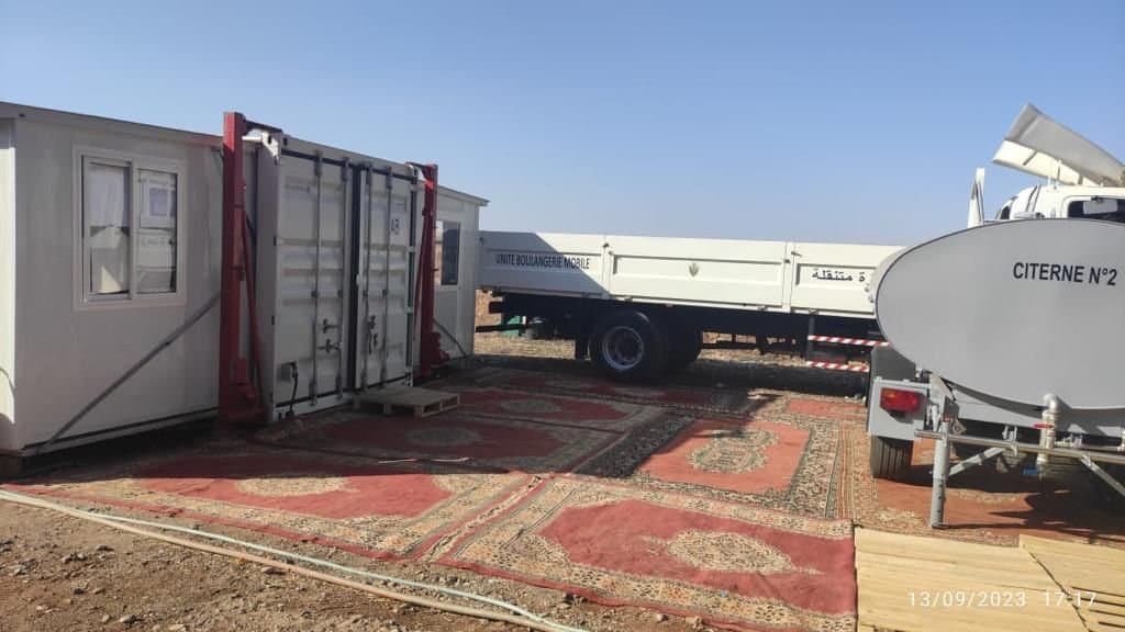 المديرية العامة للأمن الوطني تقيم مخبزتين متنقلتين في منطقة تحناوت بضواحي مراكش