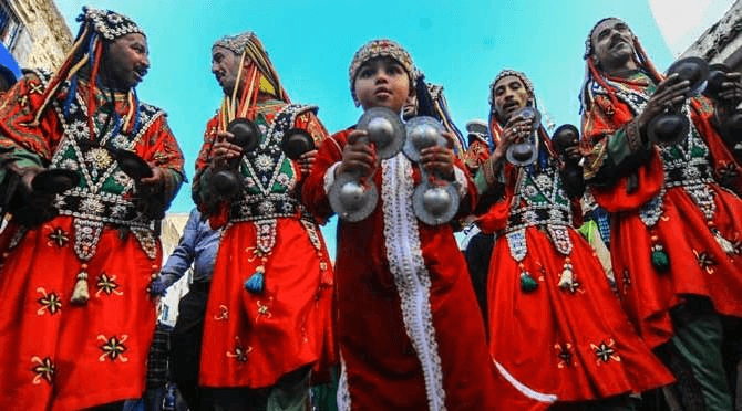 شبكة "سي بي إس" الأمريكية تحتفي بموسيقى كناوة .