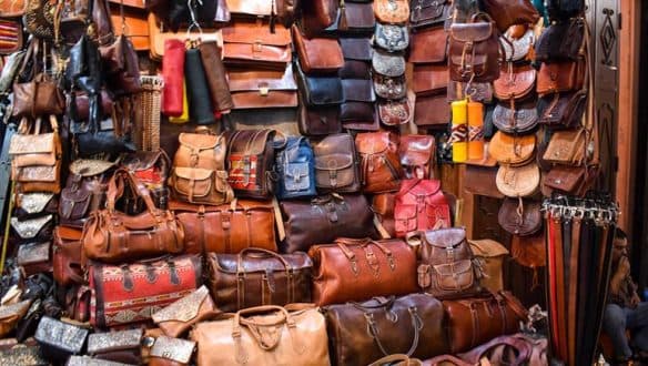 فاس: الدعوة إلى الحفاظ على الهوية التاريخية لقطاع الجلد وإبراز المساهمة القوية للصناع التقليديين في الحركة الوطنية