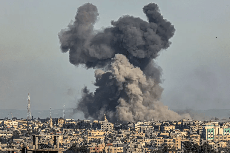   قطاع غزة : 100 شهيد في يوم واحد بسبب قصف إسرائيلي.