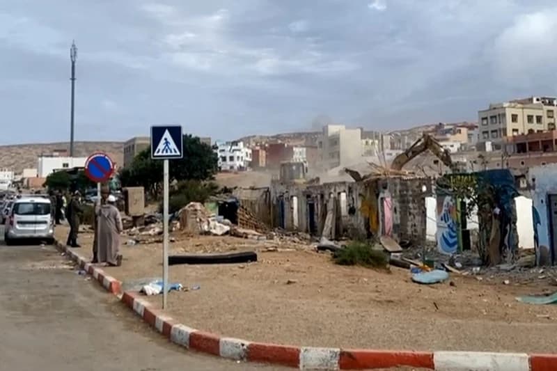 الجرافات تشرع في الهدم بشمال أكادير