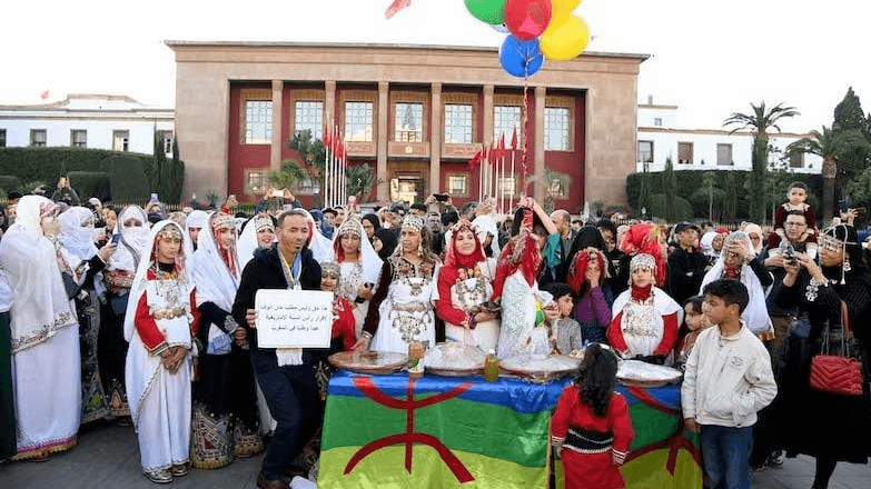 لأول مرة.. المغاربة يحتفلون  برأس السنة الأمازيغية وهم في عطلة رسمية مؤدى عنها. 