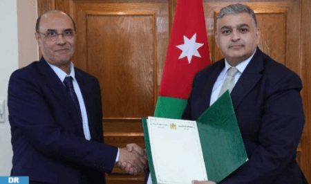 الأردن : سفير صاحب الجلالة  يقدم نسخة من أوراق اعتماده للأمين العام لوزارة الخارجية الأردنية.  