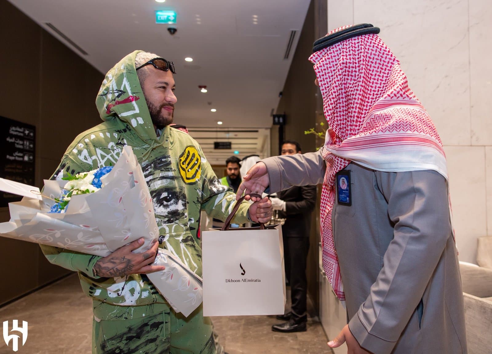 نيمار يعود إلى فريقه الهلال لاستكمال برنامجه التأهيلي.
