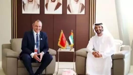 رياض مزور يجري مباحثات مغربية إماراتية لتعزيز التعاون الاقتصادي في عدة قطاعات.