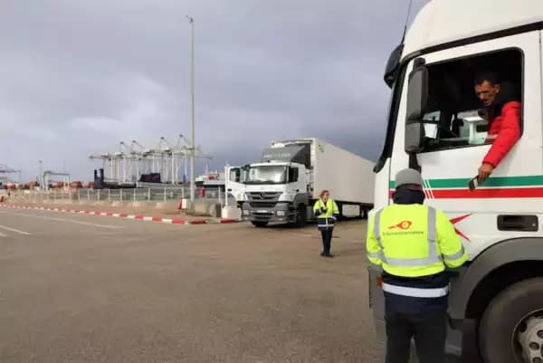 الصادرات الزراعية المغربية تواجه مشكلتين: التخريب في أوروبا وارتفاع الرسوم في موريتانيا