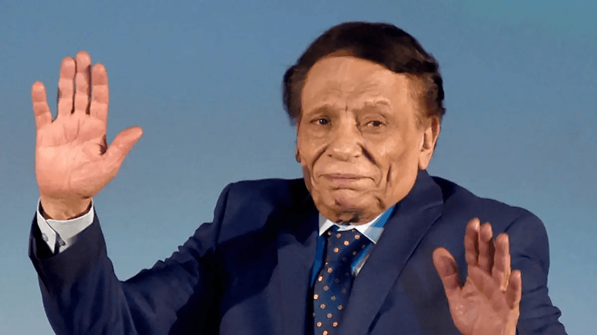 اعتزال زعيم الكوميديا عادل إمام: ختام رحلة فنية في حفل « جوي أووردز ».