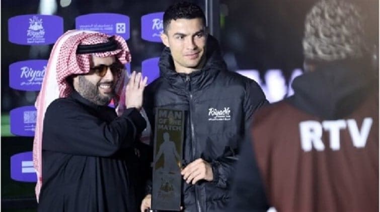 آل الشيخ يعلن عن مشروع « تاريخي » لرونالدو في الرياض.