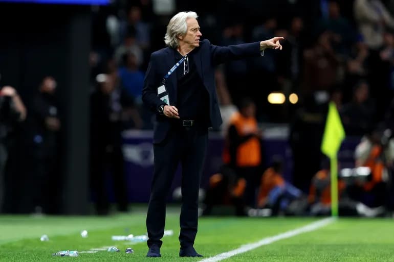 الهلال ومدربه يحطمان الأرقام القياسية في الدوري السعودي.