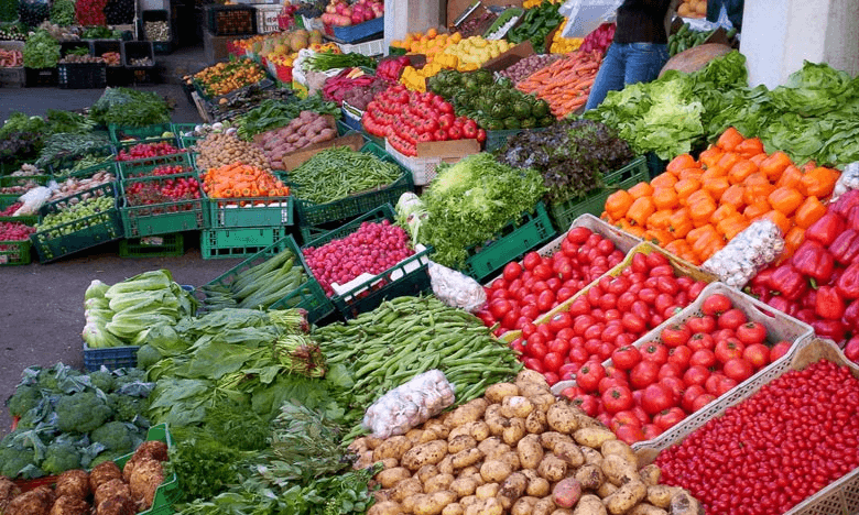 اللجنة الوزارية تؤكد تحسن أسعار المواد الغذائية والخضروات 