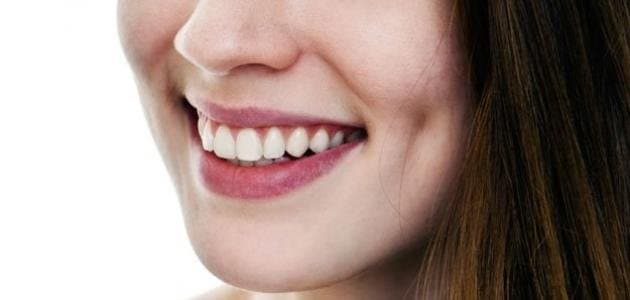 تيك توك .. تحذير من مخاطر استعمال مشابك للحصول على »غمازات »