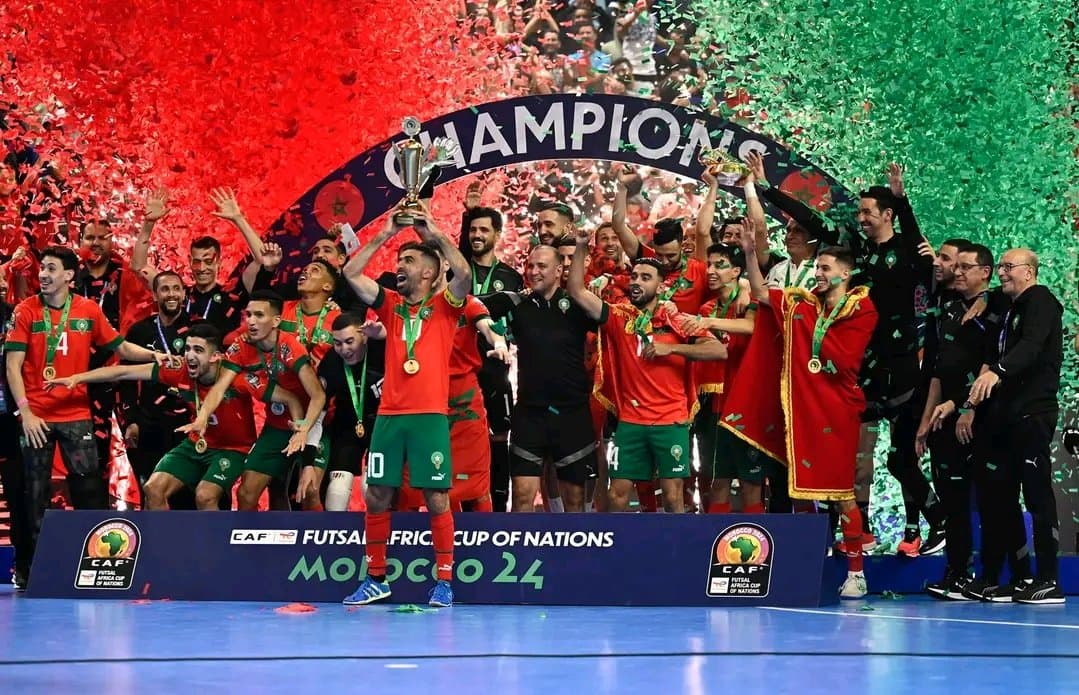 جلالة الملك يهنئ المنتخب الوطني لكرة القدم داخل القاعة بمناسبة فوزه بالنسخة السابعة من كأس الأمم الأفريقية