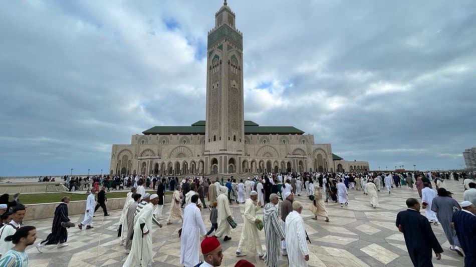 رئيس الحكومة يعلن عن « عطلة استثنائية » يوم الجمعة المقبل في حال كان فاتح شوال يوم الأربعاء 10 أبريل