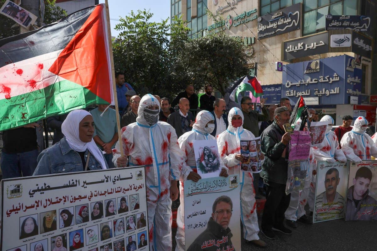 حماس تدين الجرائم الإسرائيلية ضد الأسرى الفلسطينيين وتطالب بتدخل دولي