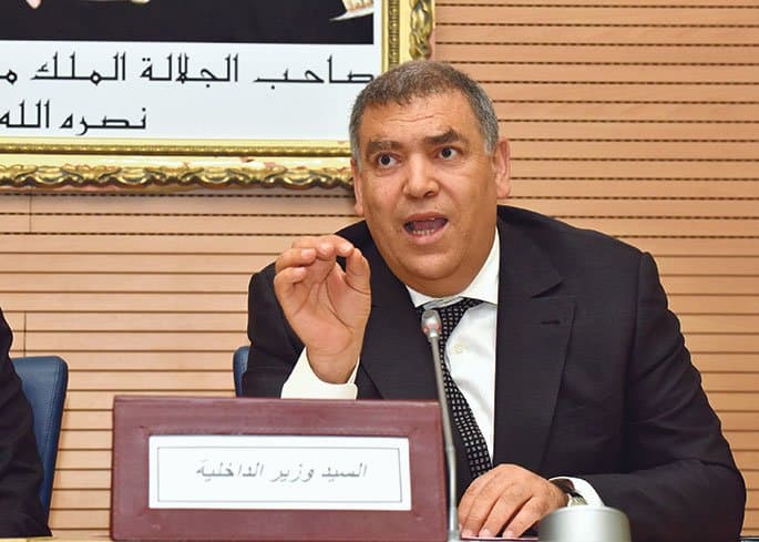 لفتيت يفوض فتح الحمامات للولاة والعمال بعد تحسن موارد المياه