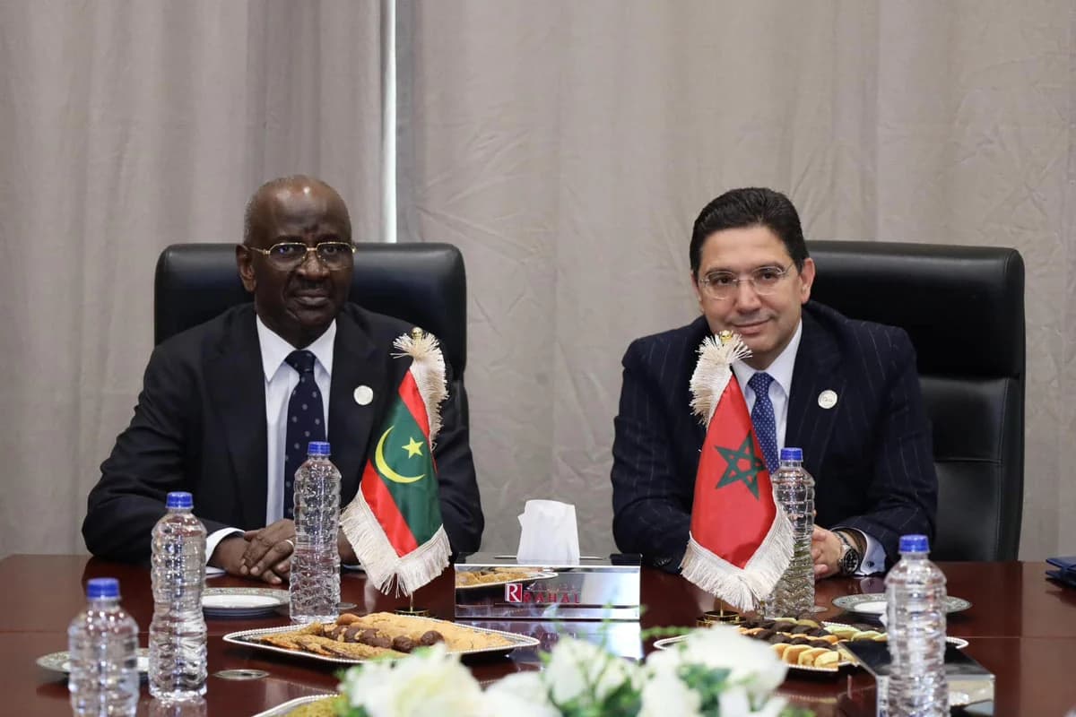 وزير الخارجية يتباحث مع نظيره الموريتاني في بانجول