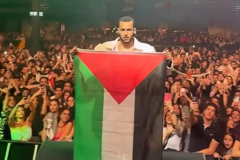 مغردون يشيدون برفض « ويجز » المشاركة بإعلان بيبسي ودعوات لمقاطعة من شارك فيه