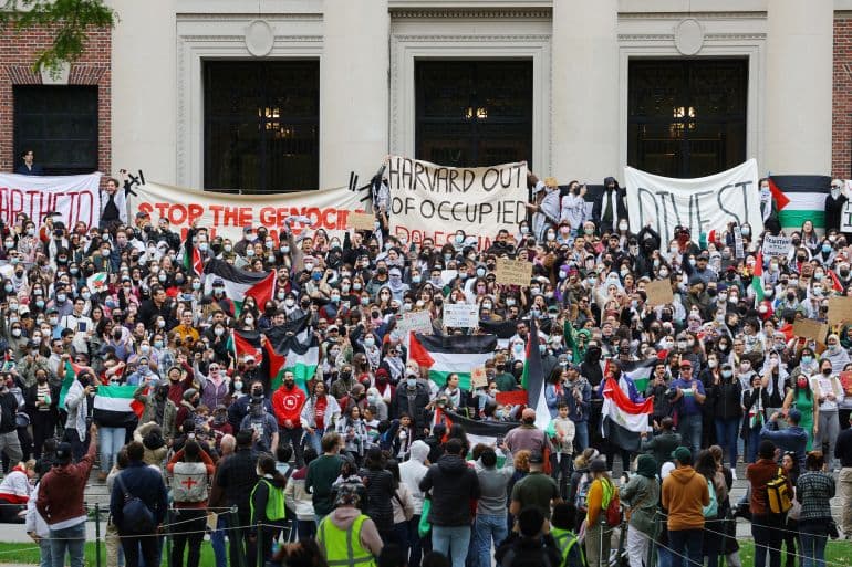 جامعة براون تستجيب للحركة الطلابية المناهضة للحرب في غزة