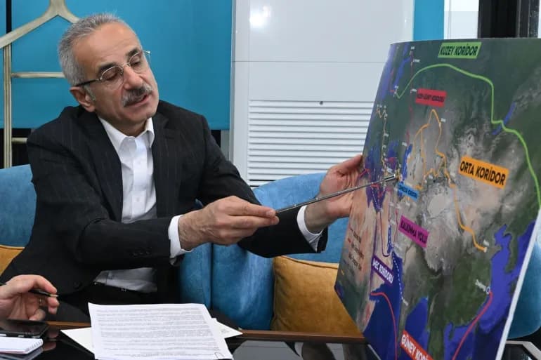 وزير النقل التركي يتحدث عن الأهمية الإستراتيجية لـ « طريق التنمية »
