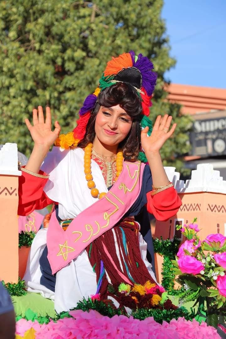 « جنة الوردة المݣونية : كرنڤال ملكة الورود يزهو في قلعة مݣونة »