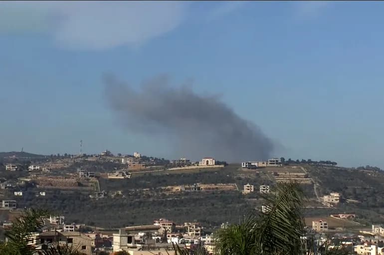 حزب الله يقصف 4 مواقع إسرائيلية وقتيلتين بغارة على جنوب لبنان