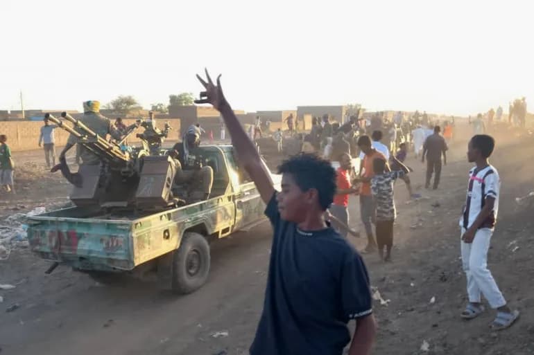 الجيش السوداني يتقدم بولاية الجزيرة والمعارك تدفع 143 ألفا للنزوح من الفاشر
